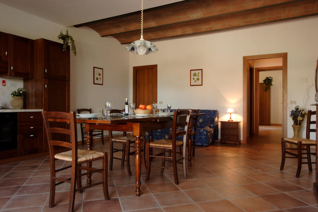 Agriturismo Quattro Pini กัสตาลเญโต การ์ดุชชี ห้อง รูปภาพ