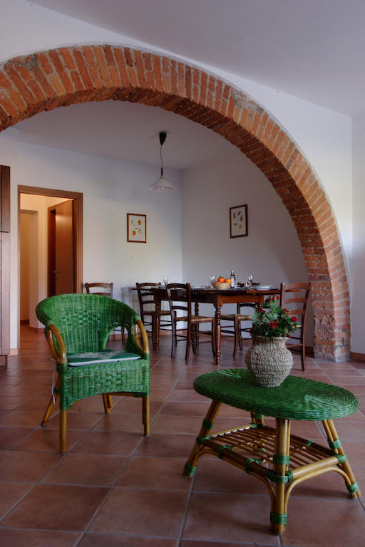 Agriturismo Quattro Pini กัสตาลเญโต การ์ดุชชี ภายนอก รูปภาพ