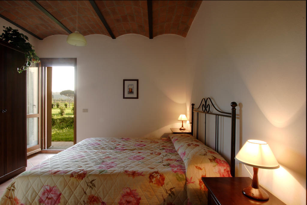 Agriturismo Quattro Pini กัสตาลเญโต การ์ดุชชี ภายนอก รูปภาพ